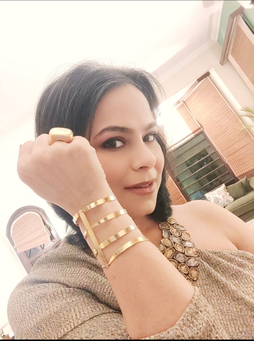 Details more than 90 anika hand bracelet online - POPPY